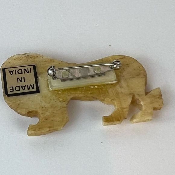 Vintage Lion Brooch Carved Cream Animal Pin - Picture 2 of 4